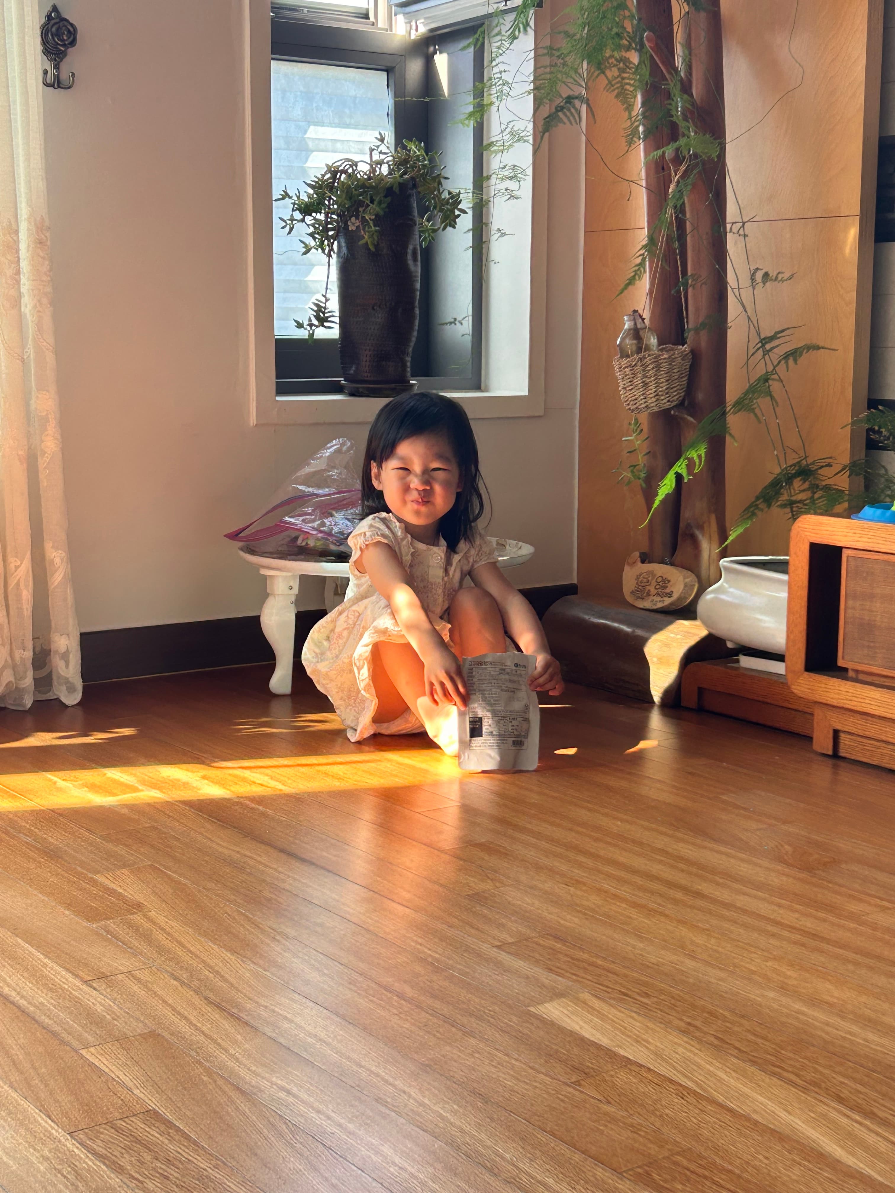 햇살 가득한 오후의 간식 시간